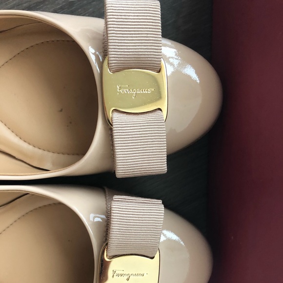 Ferragamo Varina Flats - Picture 3 of 7